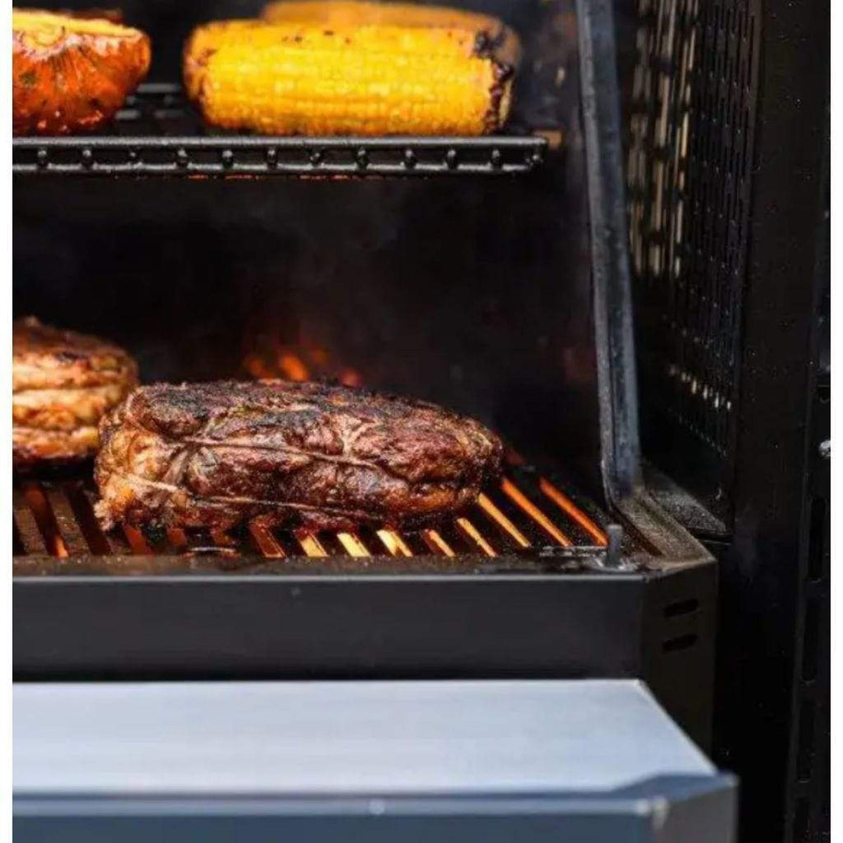 Masterbuilt Gravity Series™ 800 Digital Charcoal Griddle + Grill + Smoker - View 5
